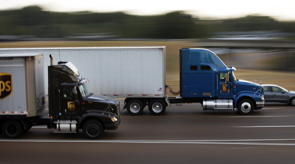 <strong>Trucks travel along Interstate 240 at Airways Boulevard.</strong> (The Daily Memphian file)