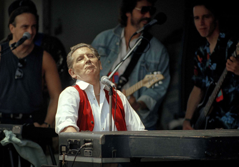 <strong>Jerry Lee Lewis performs at the Rock and Roll Hall of Fame in Cleveland, Ohio, July 28, 1994.</strong> (Tony Dejak/AP Photo file)