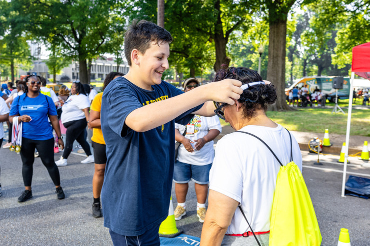 <strong>Cooper places a finisher medal on his mom, Ann, after she finishes the 2&frac12;-mile run during the Juneteenth Festival at Health Sciences Park June 15.</strong> (Benjamin Naylor/The Daily Memphian)