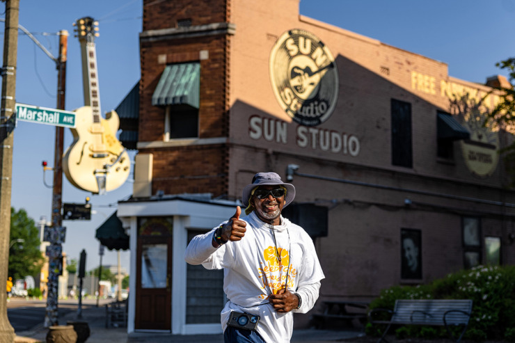 <strong>Participants run past Sun Studio during the 2&frac12;-mile run at the Juneteenth Festival at Health Sciences Park June 15.</strong> (Benjamin Naylor/The Daily Memphian)