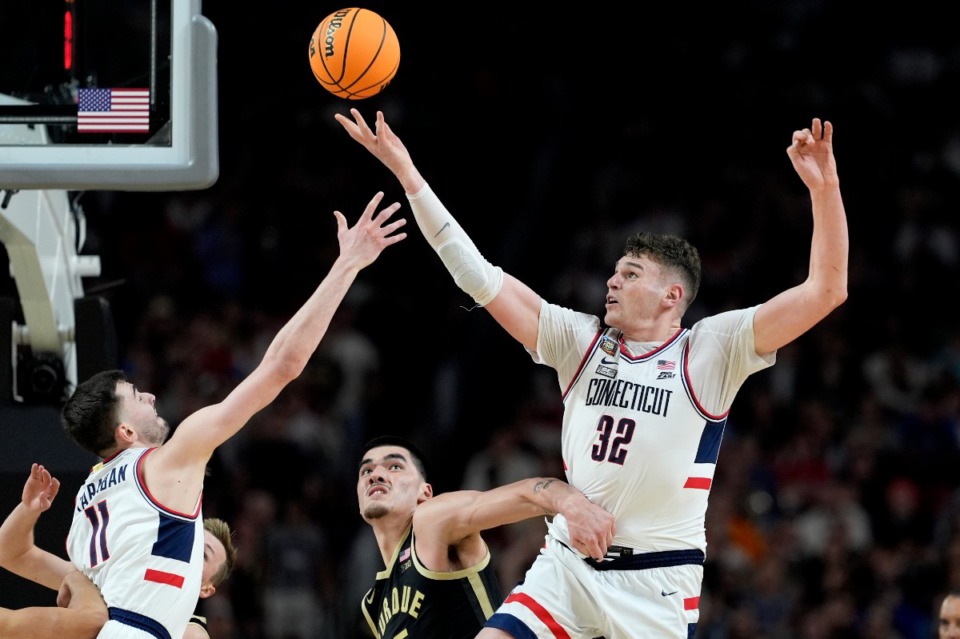 <strong>UConn center Donovan Clingan (32) reaches for the ball as Purdue center Zach Edey defends during the second half of the NCAA college Final Four championship basketball game, Monday, April 8, 2024, in Glendale, Ariz. Clingan is considered to be among the top prospects in this month&rsquo;s NBA draft.</strong>&nbsp;(Brynn Anderson/AP Photo File)