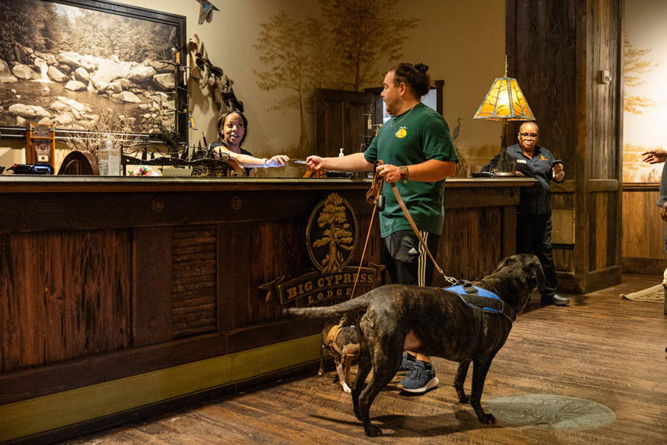 <strong>Jimmy Birkholz and his dogs get a new room key during his extended stay at Big Cypress Lodge June 26.</strong> (Benjamin Naylor/The Daily Memphian)