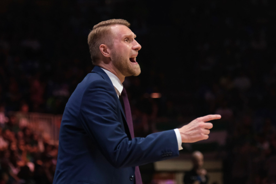 <strong>Tuomas IIsalo gestures during the final of the Champions League Final Four Basketball tournament between Telecom Baskets Bonn and Hapoel Bank Yahav Jerusalem in Malaga, Spain, Sunday, May 14, 2023. The Grizzlies have hired Iisalo to join their staff according to a report in Basketnews.</strong> (AP File Photo/Gregorio Marrero)