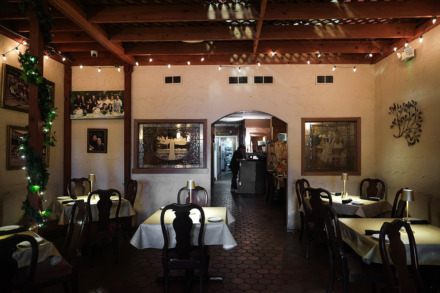 <strong>The interior of Correale&rsquo;s Brooklyn Bridge Italian Restaurant feels like a step back in time.</strong>&nbsp;(Patrick Lantrip/The Daily Memphian)