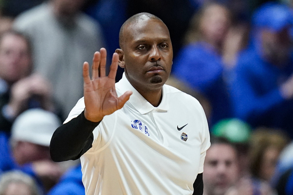 <strong>Memphis head coach Penny Hardaway signals to his team as they played against Florida Atlantic in the first half of a first-round college basketball game in the men's NCAA Tournament in Columbus, Ohio, March 17, 2023.</strong> (Michael Conroy/AP file)