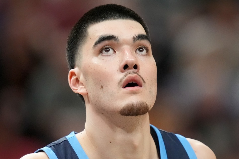 <strong>Memphis Grizzlies center Zach Edey turned his right ankle in Las Vegas Thursday night.</strong> (Rick Bowmer/AP file)