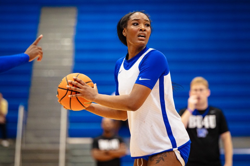 <strong>Quinzia Fulmore plays during the University of Memphis womans basketball team's open preactice July 30.</strong> (Benjamin Naylor/The Daily Memphian)