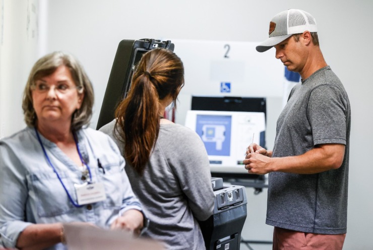 <strong>Election workers help voters cast their ballots at Collierville Church of Christ on Thursday, Aug. 1.</strong> (Mark Weber/The Daily Memphian)