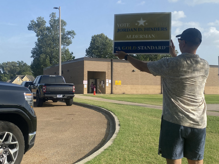 <strong>Chandler Craig making a last-ditch appeal to voters for his candidate before they go in to cast their votes.</strong> (Michael Waddell/Special to The Daily Memphian)