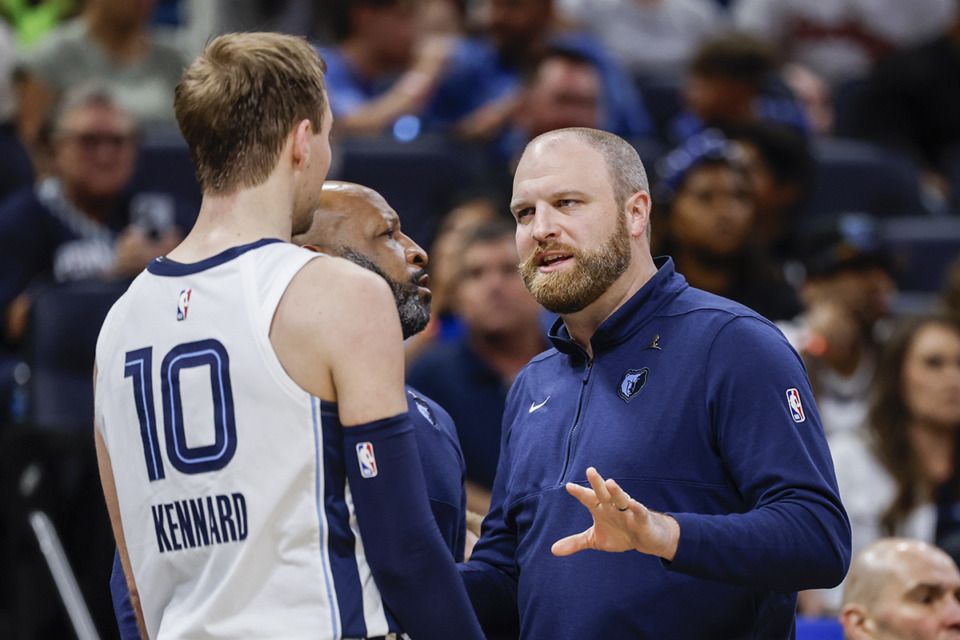 <strong>Chris Herington&rsquo;s mailbag addresses how the Memphis Grizzlies roster will be deployed in the coming season and peeks ahead to next February&rsquo;s trade deadline. Coach Taylor Jenkins talks to guard Luke Kennard (10) during the first half of the team's NBA basketball game against the Orlando Magic, Saturday, March 30, 2024, in Orlando, Fla.</strong> (Kevin Kolczynski/AP Photo file)