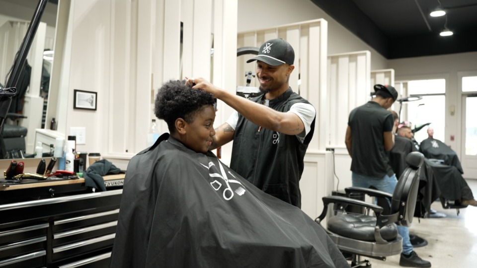 <strong>Thanks to his impressive social media following, Southaven barber Chris Newson is a sought-after public speaker, frequently flying to other cities to talk about his life and his business.</strong> (Courtesy DeSoto County Tourism)