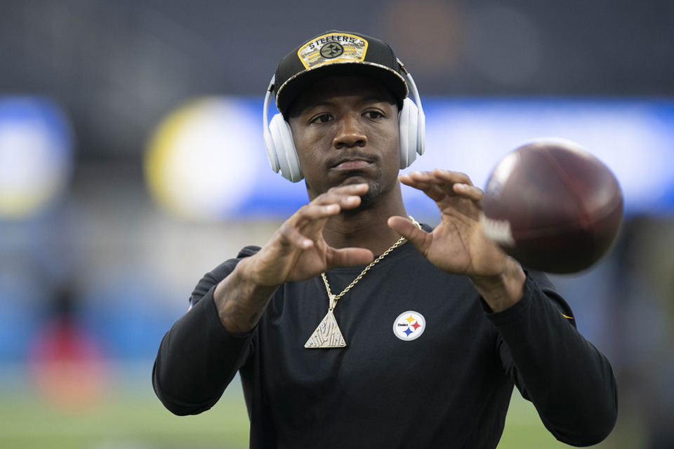 <strong>Pittsburgh Steelers wide receiver Anthony Miller warms up before an NFL football game against the Los Angeles Chargers Sunday, Nov. 21, 2021, in Inglewood, Calif.</strong> (Kyusung Gong/AP Photo file)