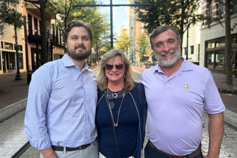 <strong>Laura Trezevant, center, has joined Jones Aur Commercial Real Estate. She is pictured with Jonathan Aur, left, and Dustin Jones, right.</strong> (Courtesy Jones Aur Commercial Real Estate)