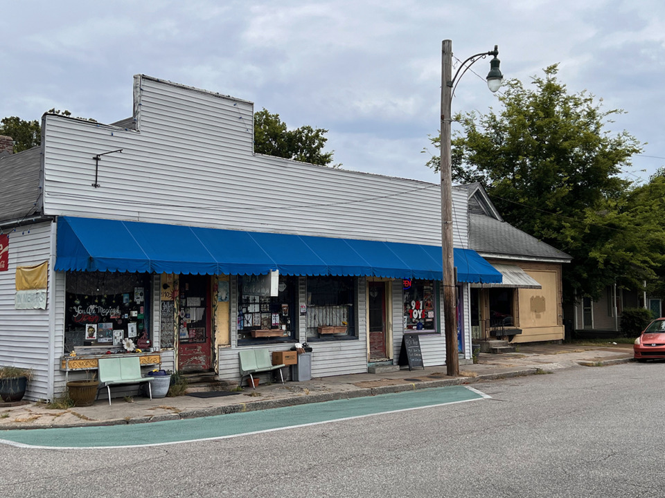 <strong>The building that houses Java Cabana, 901 Toys and the former Loudean&rsquo;s clothing shop at 2170 Young Ave. has been sold.</strong> (Jody Callahan/Special to The Daily Memphian)