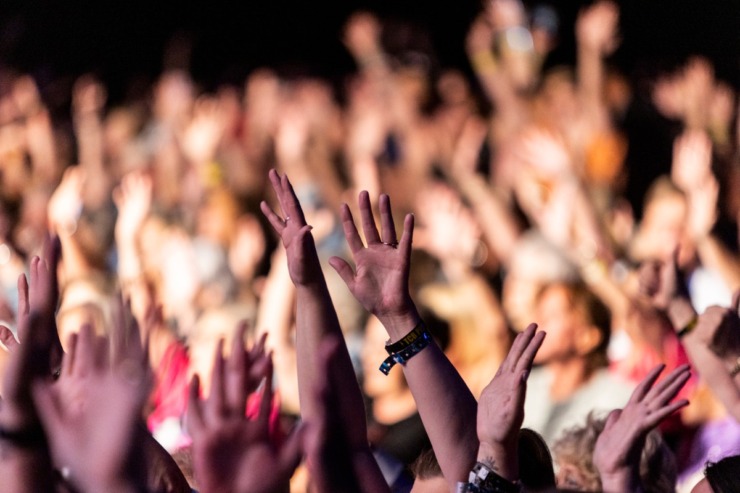 <strong>Fans cheer the contestants in the&nbsp; 2024 Ultimate Elvis Tribute Contest Monday, Aug. 24, 2024, at the Graceland Soundstage.&nbsp;</strong>(Brad Vest/Special to The Daily Memphian)