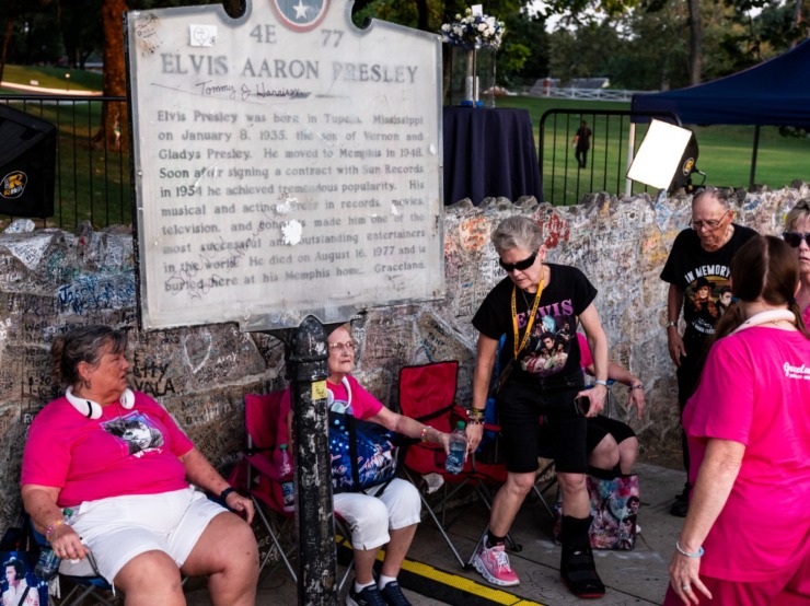 <strong>A city marker outside Graceland tells the familiar story of the boy from Tupelo, Mississippi, who moved to Memphis, signed with Sun Records, and became a legend.</strong>&nbsp;(Brad Vest/Special to The Daily Memphian)