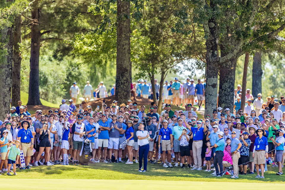 <strong>Justin Rose and fans watch as he hits his approach onto the ninth green during day three of the FedEx St. Jude Championship Aug. 17.</strong> (Benjamin Naylor/The Daily Memphian)