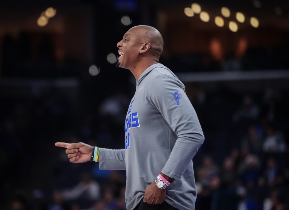 <strong>University of Memphis coach Penny Hardaway tries to get his teams attention during a Jan. 10, 2024 game against UTSA.</strong> (Patrick Lantrip/The Daily Memphian file)