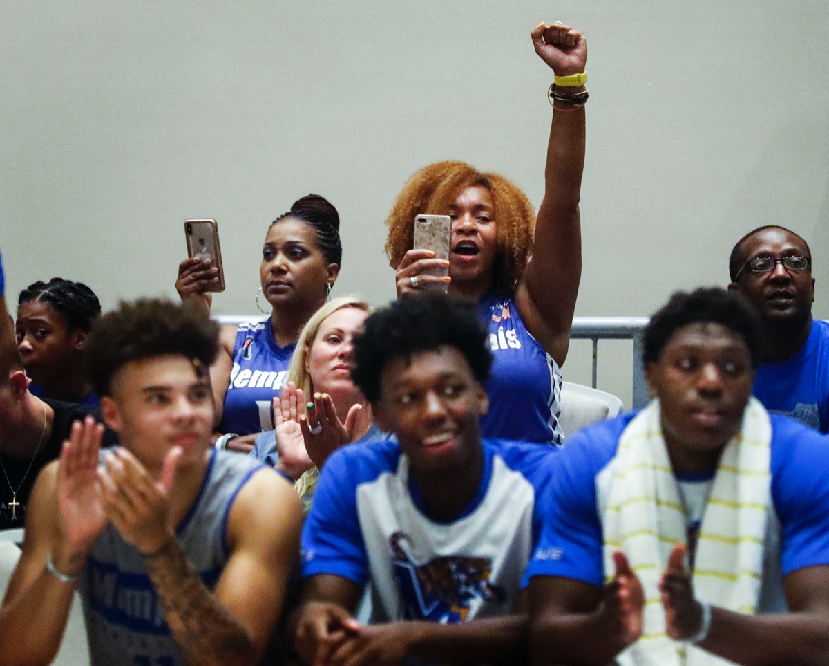 <strong>Tigers fans showed up in the Bahamas Wednesday to celebrate Memphis'&nbsp;114-83 victory over the Commonwealth Bank Giants.</strong> (Mark Weber/Daily Memphian).