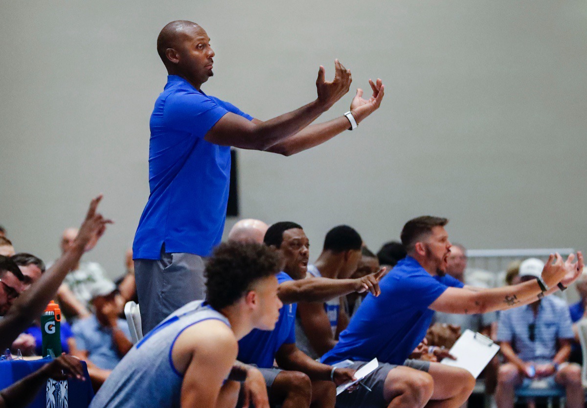 <strong>Memphis Tigers head coach Penny Hardaway directs the action against the Commonwealth Bank Giants Wednesday.</strong> (Mark Weber/Daily Memphian).