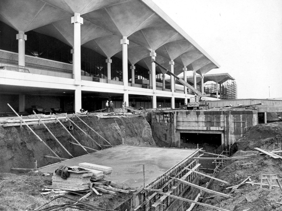 <strong>This image from 1973 shows construction of the tunnel, built at the same time as Concourses A and C.</strong> (<em>Richard Gardner, Special Collections/UofM Library)</em>