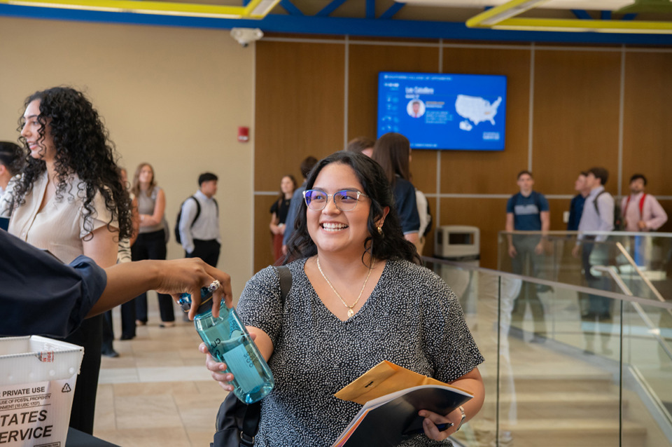 <strong>Freshman Erika Quintero of Nashville receives SCO swag on the first day of orientation, Aug. 28.</strong> (Courtesy Southern College of Optometry)