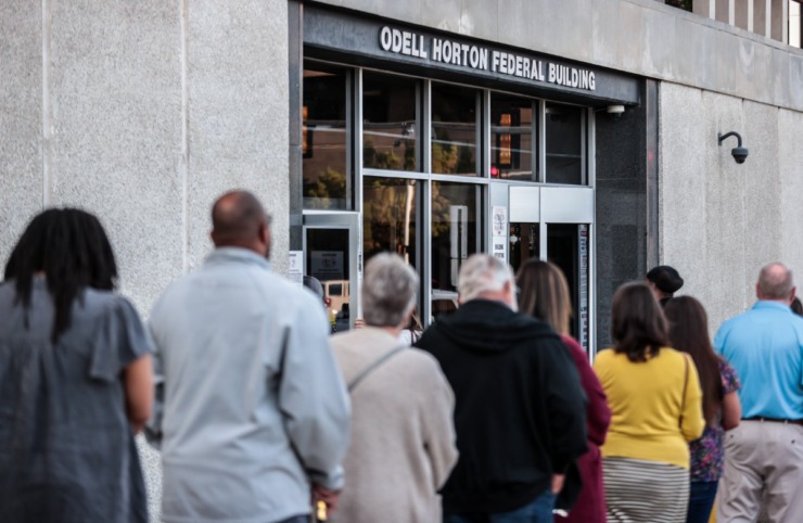 <strong>Potential jurors for the Tyre Nichols federal trial enter Odell Horton Federal Building before a Sept. 9, 2024, court date.</strong> (Patrick Lantrip/The Daily Memphian)