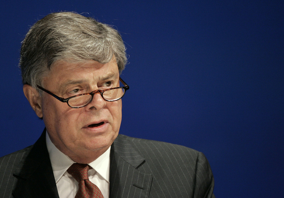 <strong>Jim Sasser, a former U.S. senator and a former ambassador to China, takes part in a discussion at the National Conference of State Legislatures in Nashville Aug. 15, 2006.</strong> (Mark Humphrey/AP file)