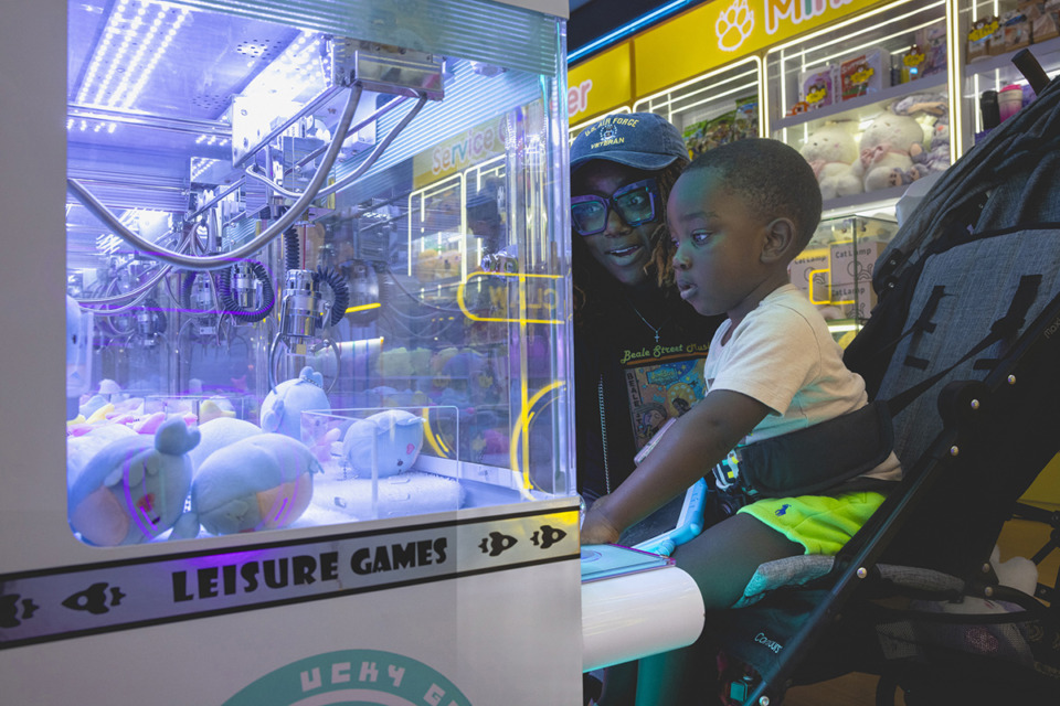 <strong>Latrishia (left) and MJ Hilliard&nbsp;try for a plush toy at Mini Claw arcade at Wolfchase Galleria in Cordova.&nbsp;</strong>(Ziggy Mack/Special to The Daily Memphian)