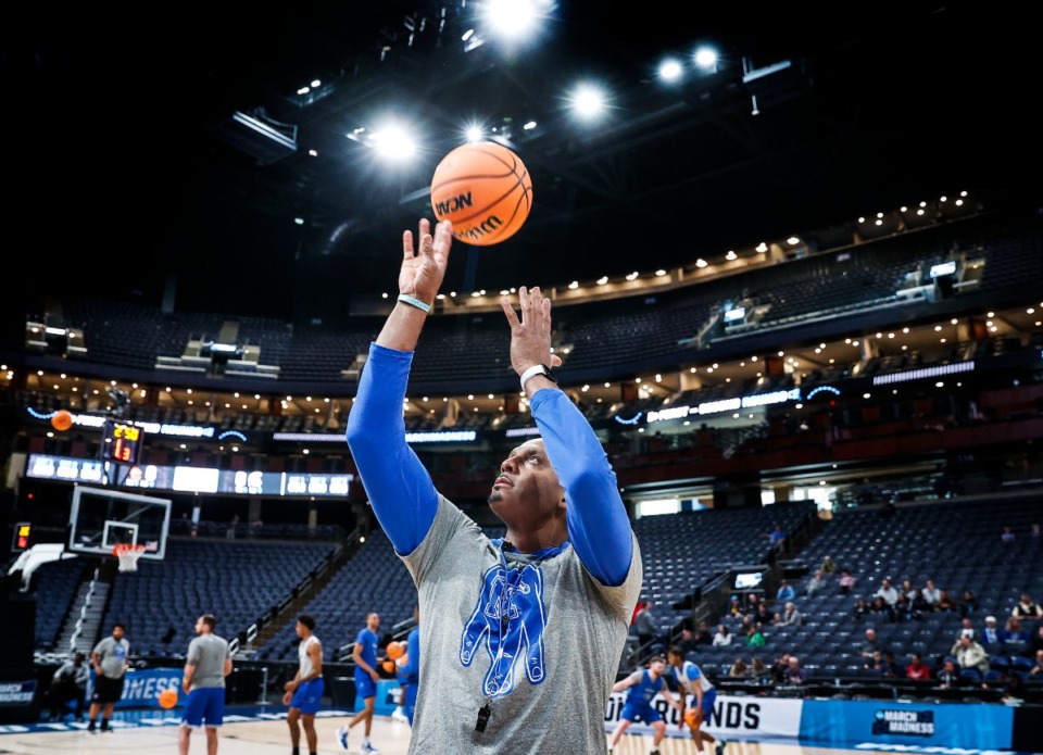 <strong>Memphis Tigers coach Penny Hardaway shown before a 2023 NCAA Tournament game in Columbus, Ohio.</strong> (Mark Weber/The Daily Memphian file)&nbsp;