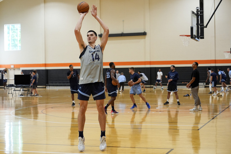 <strong>Memphis Grizzlies center Zach Edey (14) shoots the ball during the NBA basketball team's training camp practice Tuesday, Oct. 1, 2024, in Nashville. Edey 7-foot-4.</strong> (George Walker IV/AP Photo)