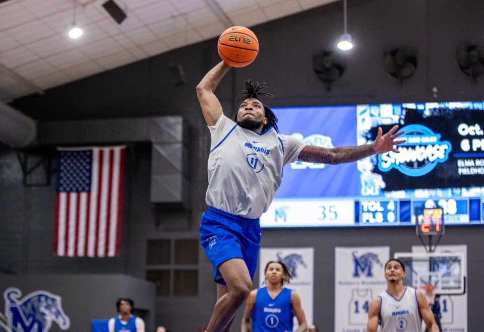 <strong>University of Memphis guard Tyrese Hunter (11) dunks during the Blue and Gray Showcase.</strong> (Patrick Lantrip/The Daily Memphian)