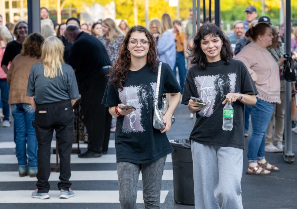 <strong>Elvis fans Sarah and Ceilia Bullock traveled from Jackson, Tenn., attend book event at the Graceland Soundstage Saturday, Oct. 12, 2024.</strong> (Greg Campbell/Special to The Daily Memphian)