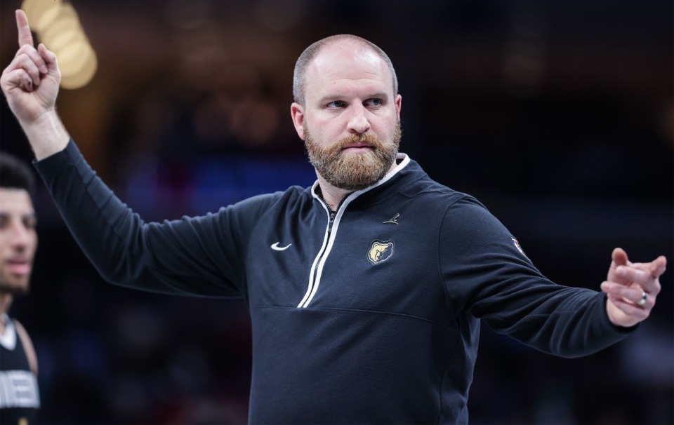 <strong>Memphis Grizzlies coach Taylor Jenkins motions to his team during a Feb. 8, 2024 game against the Chicago Bulls.</strong> (Patrick Lantrip/The Daily Memphian file)