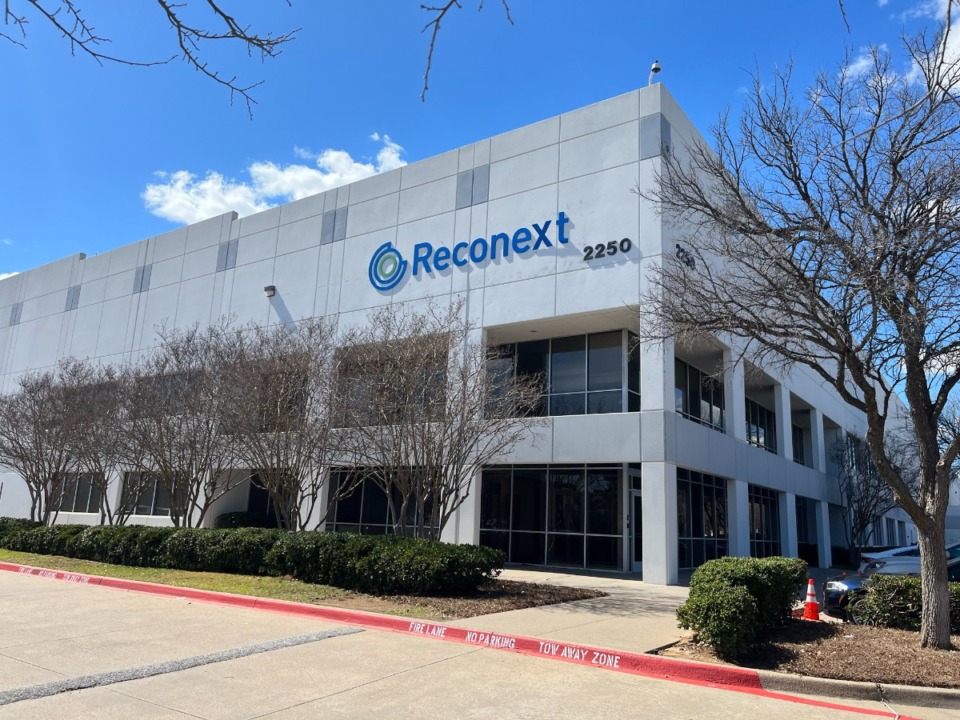 <strong>The Memphis Reconext facility will serve original equipment manufacturers of personal computing products, including returns management and fulfillment, testing and grading, repair and refurbishment, asset recovery and trade-in and buy-back.</strong> (Jenny Kane/AP)