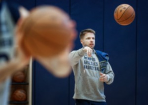 Memphis Grizzlies assistant coach Noah LaRoche during a recent practice on Monday, October 21, 2024. (Mark Weber/The Daily Memphian)