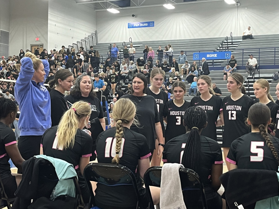 <strong>Houston volleyball coach Becky Pendleton addresses the Mustangs during the three-set loss to Nolensville Wednesday, Oct. 23, 2024, at the Class AAA state tournament in Murfreesboro.</strong> (John Varlas/The Daily Memphian)