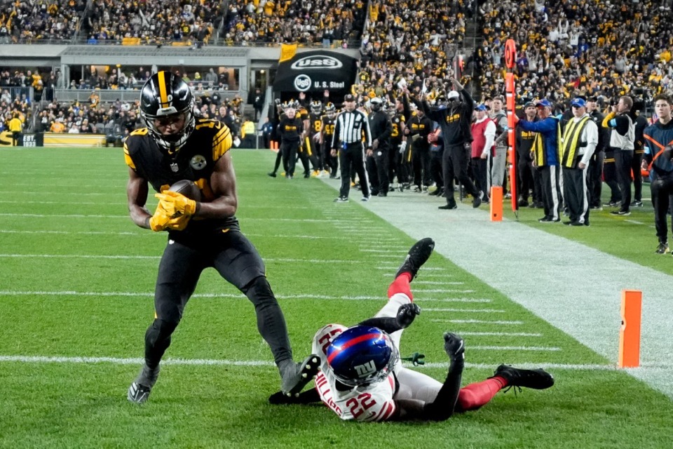 <strong>Pittsburgh Steelers wide receiver and former Memphis Tiger Calvin Austin III (19) catches a touchdown next to New York Giants cornerback Dru Phillips (22) on Monday, Oct. 28, 2024, in Pittsburgh.</strong> (Gene J. Puskar/AP)