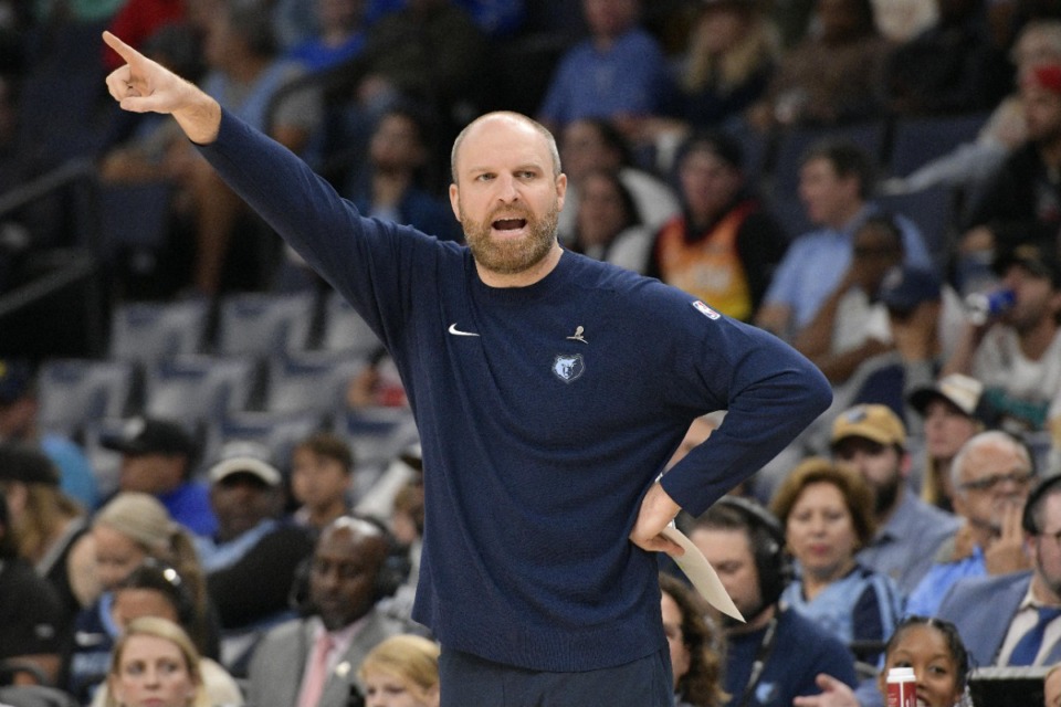 <strong>Memphis Grizzlies head coach Taylor Jenkins calls to players in the first half of an NBA basketball game against the Chicago Bulls, Monday, Oct. 28, 2024, in Memphis, Tenn.</strong> (AP Photo/Brandon Dill)