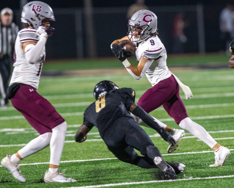 <strong>Collierville wide receiver Bradley Stubbs (9) makes a reception against Whitehaven Oct. 25. The undefeated Dragons remain at No. 2 in the Dandy Dozen.</strong> (Greg Campbell/The Daily Memphian file)