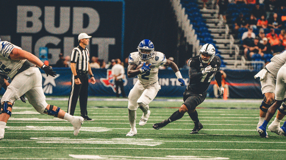 <strong>Tigers running back Mario Anderson Jr. (2) finds an open hole during Memphis&rsquo; loss to UTSA in San Antonio.</strong> (Courtesy Memphis Athletics)