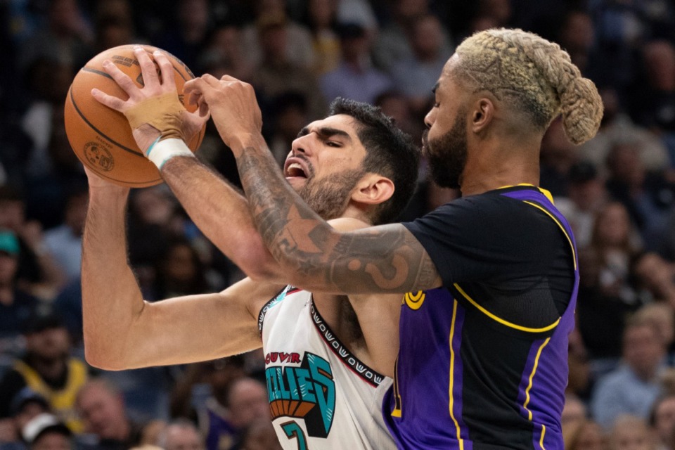 <strong>Memphis Grizzlies forward Santi Aldama (7), of Spain, shoots against Los Angeles Lakers guard D'Angelo Russell (1) on Wednesday, Nov. 6, 2024.</strong> (Nikki Boertman/AP)