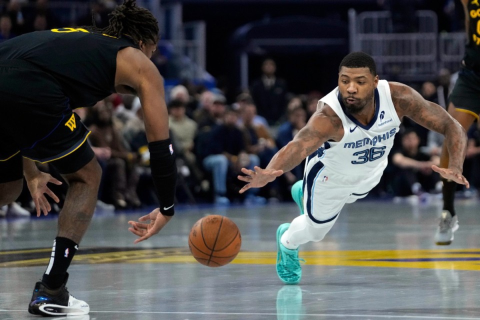 <strong>Memphis Grizzlies guard Marcus Smart, right, dives for a ball that got away from Golden State Warriors center Kevon Looney in an Emirates NBA Cup game Friday, Nov. 15, 2024, in San Francisco.</strong> (Godofredo A. V&aacute;squez/AP)