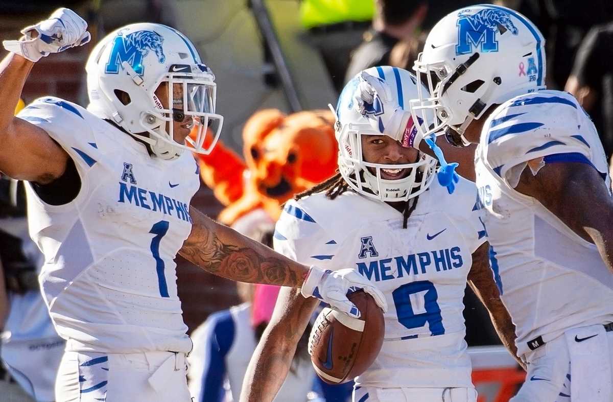 <strong>Memphis wide receiver Tony Pollard, left, celebrates his touchdown with teammates during the first half of an NCAA college football game against Missouri, Saturday, Oct. 20, 2018, in Columbia, Mo.</strong> (AP Photo/L.G. Patterson)