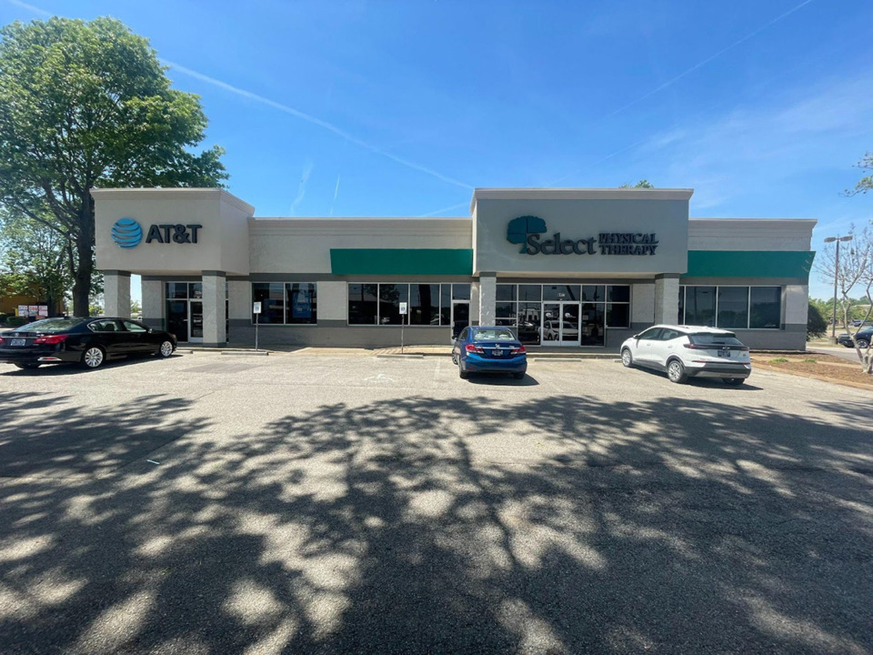 <strong>The retail space between AT&amp;T and Select Physical Therapy at 8457 Highway 51 in Millington has been sold.</strong> (Courtesy Myers Commercial Real Estate)