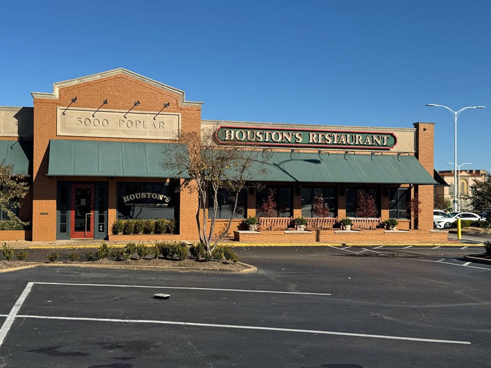 <strong>Houston&rsquo;s restaurant near the intersection of Poplar Avenue and Mendenhall Road announced its permanent closure December 5, 2024.</strong> (Izzy Gould/The Daily Memphian)