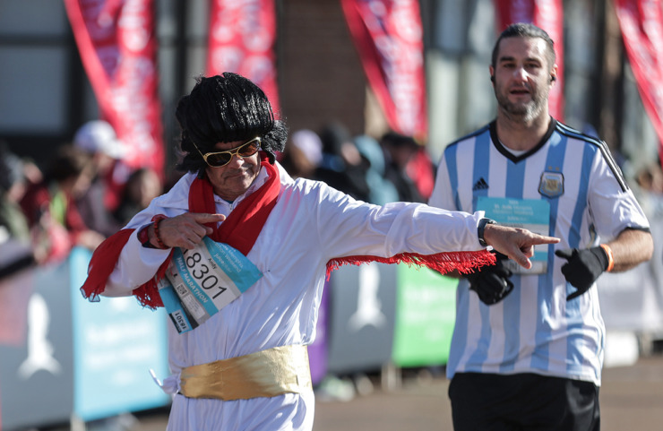 <strong>Andy Tweedy, dressed as Elvis, motions to the crowd after fishing the St. Jude Memphis Marathon on Dec. 7.</strong> (Patrick Lantrip/The Daily Memphian)