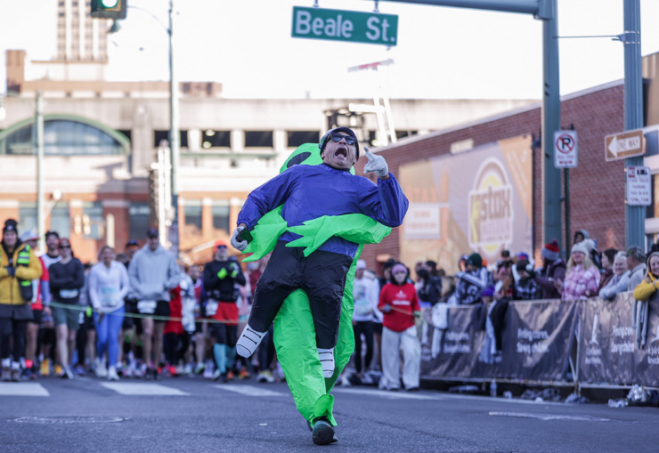 <strong>A man in an alien costume takes off during the St. Jude Marathon on Dec. 7.</strong> (Patrick Lantrip/The Daily Memphian)