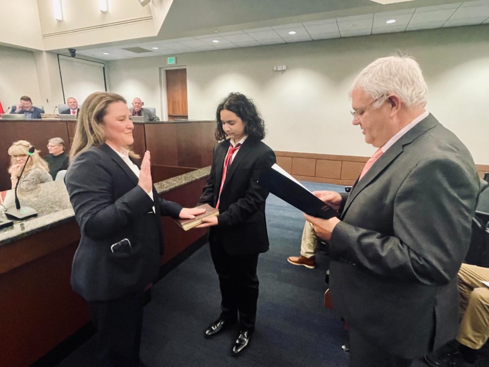 <strong>New Chief Human Resources Officer Lori Bokel-Amin was sworn in by Bartlett Mayor David Parsons at the Board of Mayor and Aldermen meeting.</strong> (Michael Waddell/The Daily Memphian)