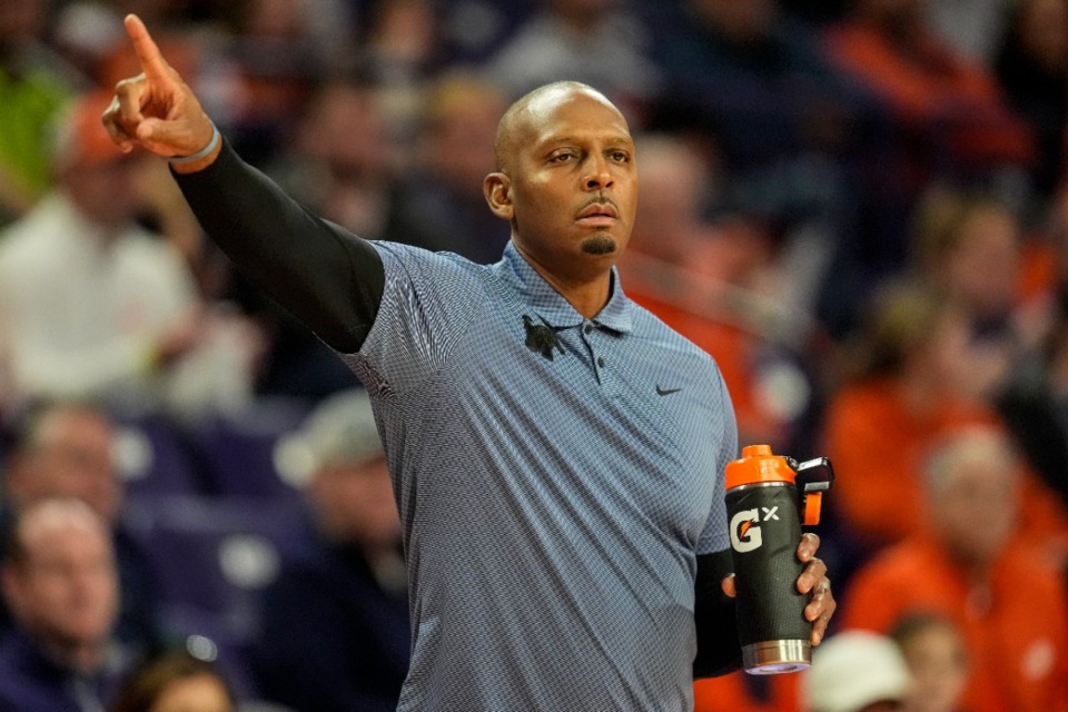 <strong>Memphis head coach Penny Hardaway watches play against Clemson during the first half of an NCAA basketball game, Saturday, Dec. 14, 2024, in Clemson, S.C.</strong> (AP Photo/Mike Stewart)